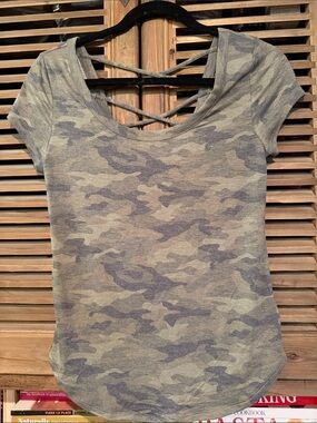 No Boundaries Olive Camo Short Sleeve Crisscross Back Tee